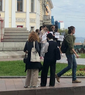 В Одессе прошла акция с требованием снести памятник российской императрице Екатерине II