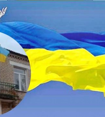 В еще одном селе под Изюмом вывесили украинский флаг (видео)