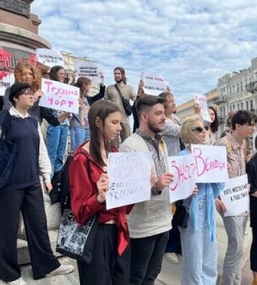 &quot;Екатерина = Путин&quot;: одесситы вышли на протест против памятника Екатерине II. ВИДЕО+ФОТОрепортаж