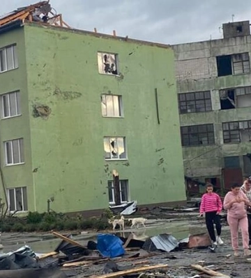 Сорванные крыши и поваленные деревья: в Сумской области разгулялась непогода