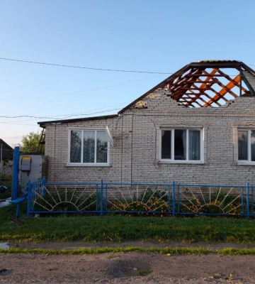 Молния попала в электроподстанцию: в Сумской области из-за непогоды без света остались тысячи человек, фото