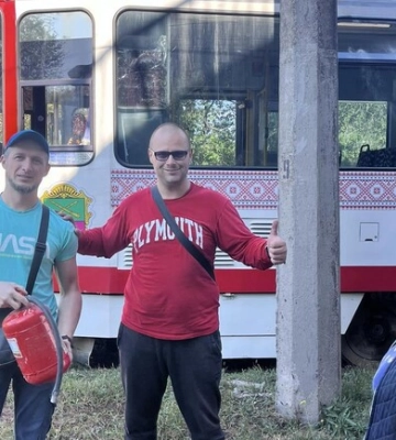 У Запоріжжі двоє чоловіків врятували людей та трамвай, на даху якого спалахнув вогонь