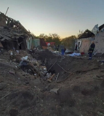 Руины и огромные воронки: фото последствий удара по селу под Запорожьем