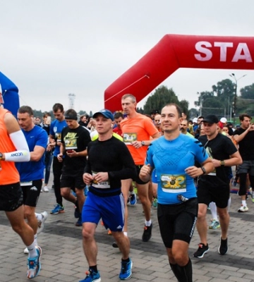 У Дніпрі більше 300 учасників долучились до благодійного забігу, аби допомогти військовим України