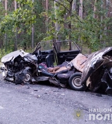 Легковик розтрощений та згорілий: на Волині у ДТП загинув водій ВАЗа