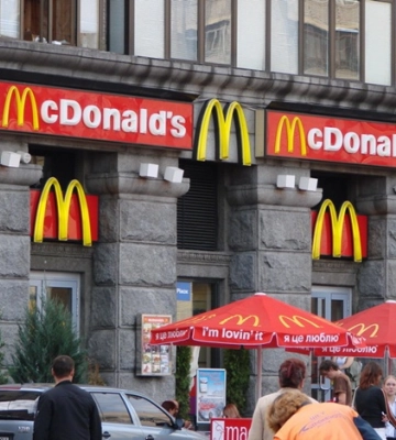 Завтра в Киеве возобновят работу первые три ресторана McDonald&#039;s