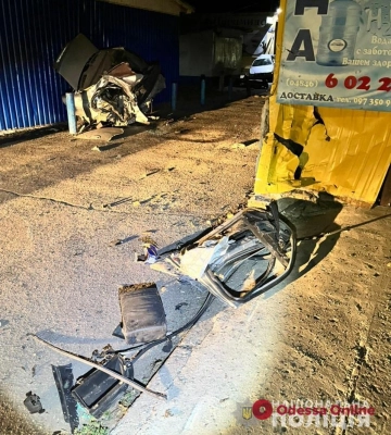 В Болграде пьяный мужчина на BMW въехал в стену жилого дома – есть погибший