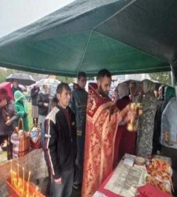 На Ровенщине сторонники ПЦУ не пустили верующих УПЦ на территорию храма