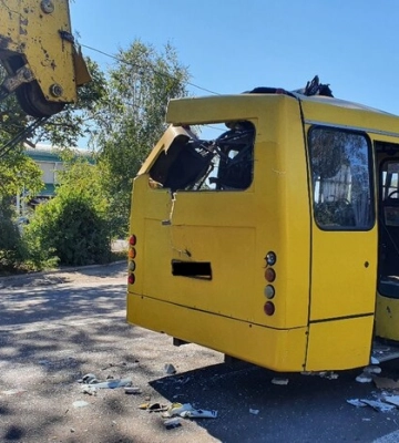 В Одесі кран в&#039;їхав в маршрутку, постраждали пасажири,- ФОТО