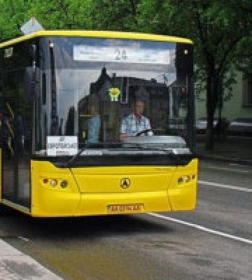 Два столичні автобуси курсуватимуть по-новому (схеми)