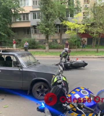На Таирова столкнулись легковушка и мотоцикл