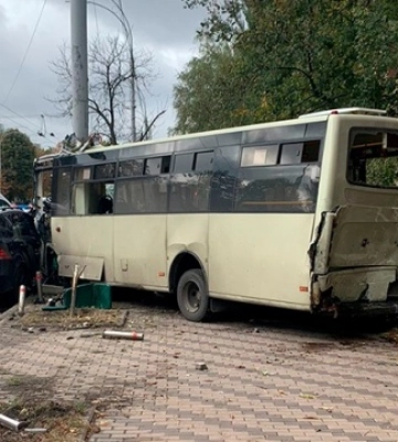 В Киеве в ДТП пострадали 23 пассажира маршрутки