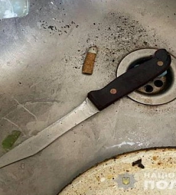 На Дніпропетровщині дочка напала на батька з ножем