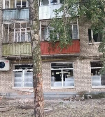 Российские оккупанты обстреляли освобожденный Волчанск - ударили в многоэтажку, - Нацполиция. ФОТО