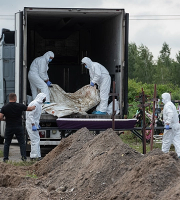 С места массового захоронения в Изюме эксгумировано уже 146 тел, из них двое - детских