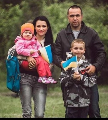 Ексгумація в Ізюмі: стало відомо, кому належить рука з жовто-нинім браслетом, світлини якої облетіли світ