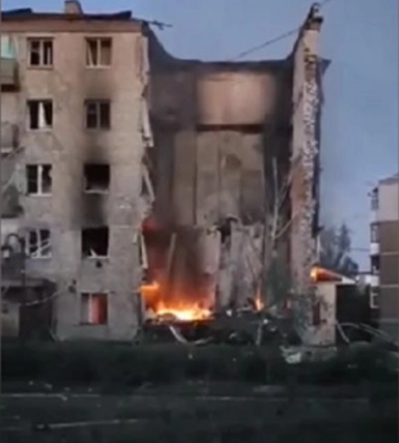 Ночной удар по Бахмуту: под завалами многоэтажки могут быть люди