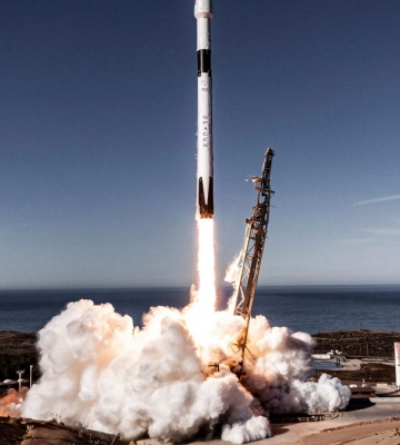SpaceX снова отложила запуск своей ракеты из-за непогоды