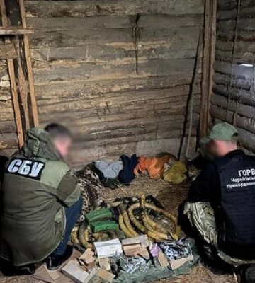 Пограничники обнаружили вражеские тайники со взрывчаткой на Черниговщине. ФОТО