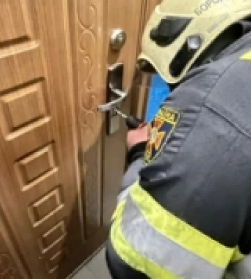 Сарненські рятувальники допомогли відкрити двері до квартири, в якій перебувала літня жінка