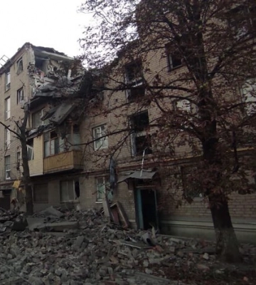 Окупанти зруйнували десяток цивільних об’єктів на Донеччині: є загиблі 