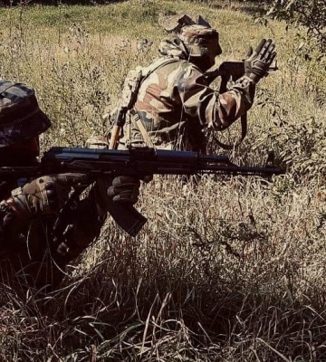 Біля Нової Каховки ЗСУ потопили баржу з російськими військовими та технікою