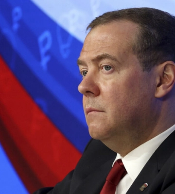 &quot;Референдумы&quot; на Донбассе полностью изменят вектор развития России на десятилетие, - Медведев