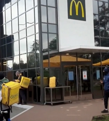 Через 20 минут после открытия McDonald&#039;s в Киеве закончились курьеры