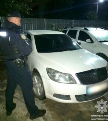 На площі Шандора Петефі, в Ужгороді  вкрали автомобіль