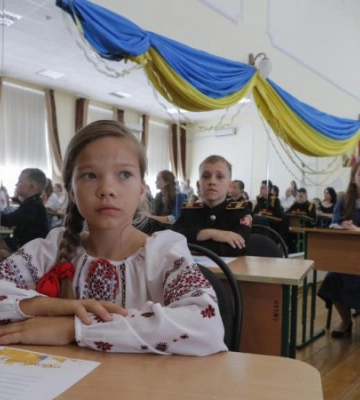 Школярі Львівщини повертаються до очного навчання