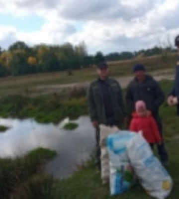 На Дубенщині рибоохоронний патруль долучився до прибирання прибережних смуг