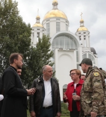 Депутаты Европарламента посетили Бучу и Ирпень