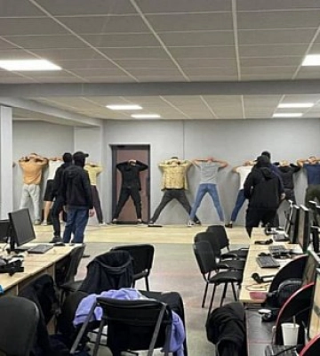 На Дніпропетровщині шахрайські call–центри виманювали банківські дані у людей