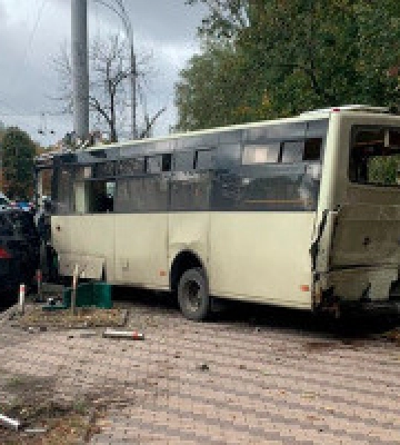 Водій маршрутки, яка потрапила у ДТП на Повітрофлотському проспекті, знаходиться в реанімації