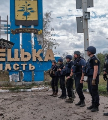 На границе Донетчины и Харьковщины подняли украинский флаг