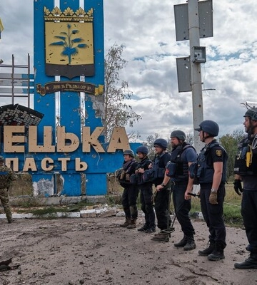 На границе Донецкой и Харьковской областей подняли украинский флаг