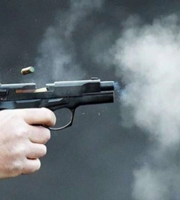 У Дніпрі чоловік із сумкою Glovo вчинив стрілянину на вулиці