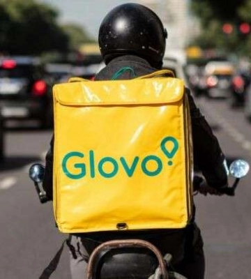 У Дніпрі чоловік з сумкою кур&amp;#039;єра Glovo відкрив стрілянину та викрав 350 тисяч доларів