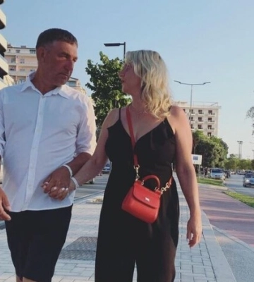 «Мама» Сердючки показала рідкісну світлину з чоловіком та дочкою