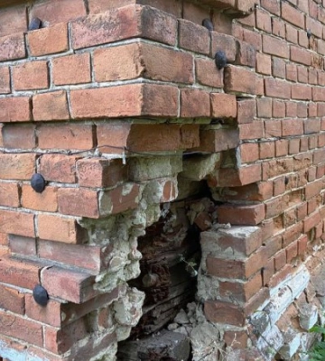 На Сумщині обстріли росіян пошкодили амбулаторію та лінію електропередач