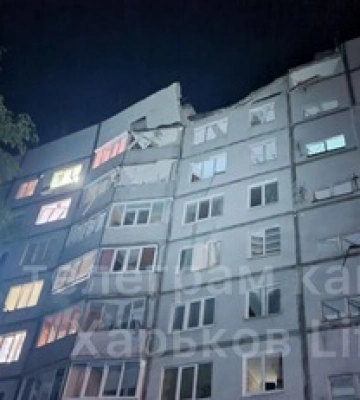 Одна из ракет попала в многоэтажку: в Харькове ночью прогремели мощнейшие взрывы - момент попал на видео