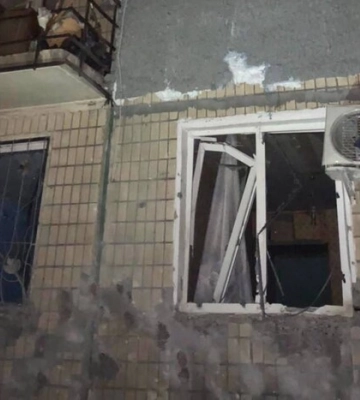 Рашисты обстреляли Никополь: снаряд попал в многоэтажку 