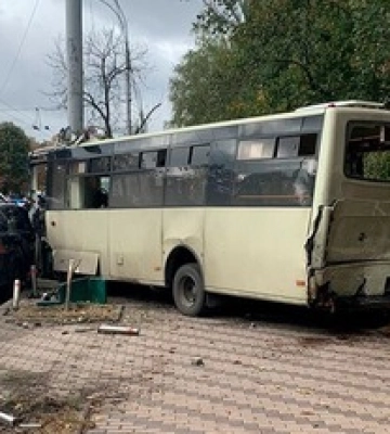 Был под наркотиками и вез малолетнего сына: в Киеве водитель внедорожника устроил ДТП с 26 пострадавшими, фото