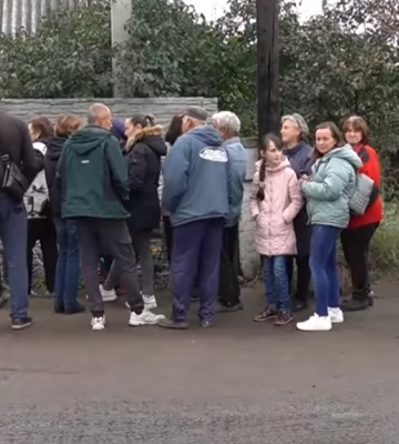 Черги, як за гуманітаркою: львівські десантники повертають жителям Ізюма зв&#039;язок (відео)