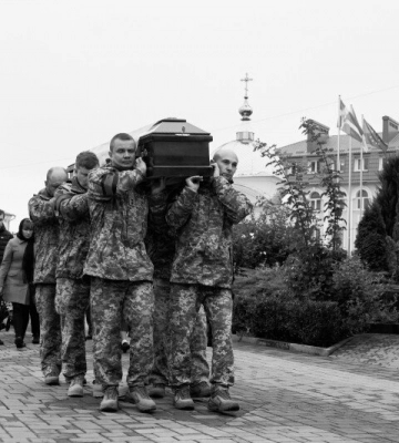 Луцьк попрощався з Героєм Юрієм Сапожником