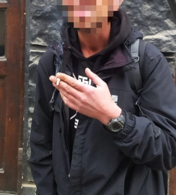 У Львові чоловік, якого розшукує поліція, декілька днів жив під сходовою кліткою, - ФОТО