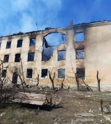 Обстріл Курахового: під завалами будинку знайшли тіло загиблого