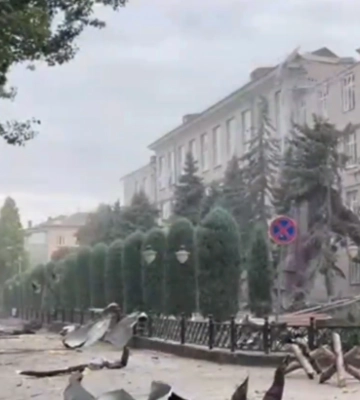 В Херсоне слышали мощные взрывы: над городом поднялся густой дым