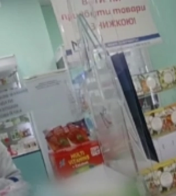 У Дубні поліцейський купив ліки дідусю, який просив милостиню біля аптеки