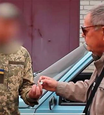 Для победы Украины над россией: пенсионер из Кременчуга пожертвовал свой автомобиль ВСУ